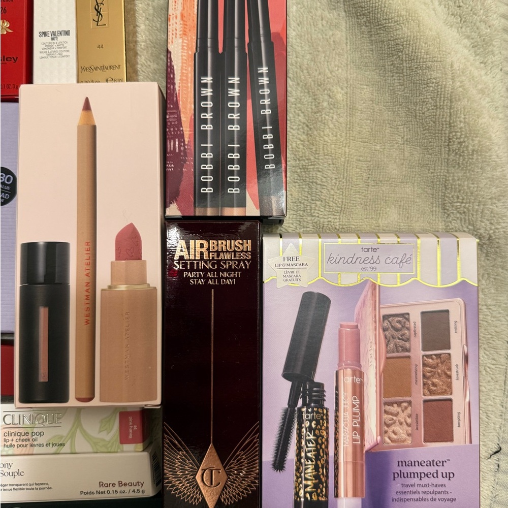NWT Luxe Makeup Collection - Picture 4 of 4